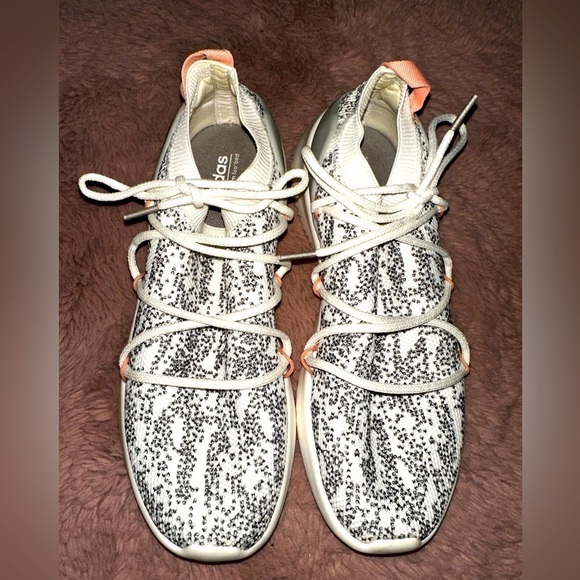 Adidas women’s Ultimamotion Running shoes White Grey cloud foam 9.5 athletic gym - Picture 1 of 9
